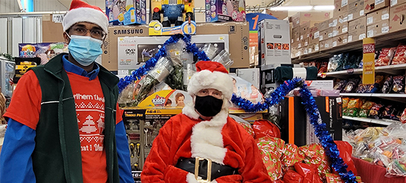 Santa w store staff.jpg (205 KB)